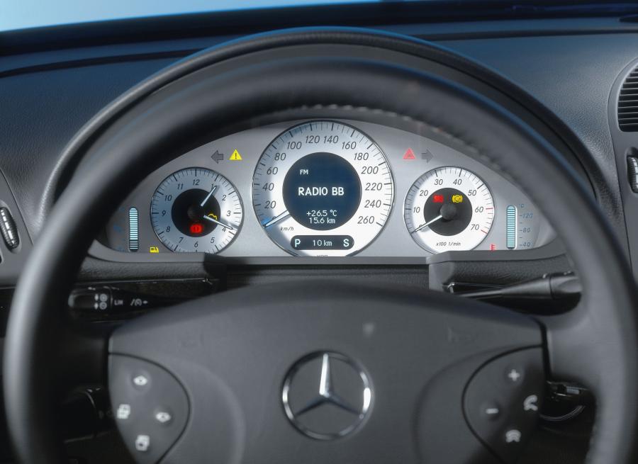  Mercedes-Benz E-Class 2002 года  (фото 389 из 448)